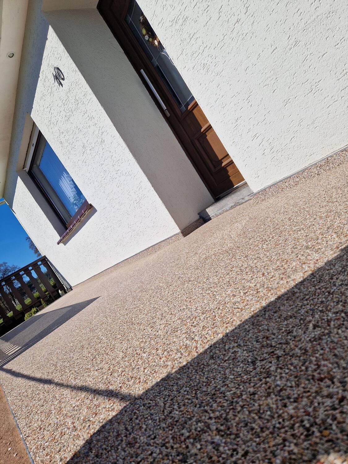 Entrée de maison en tapis de pierres beige, revêtement antidérapant, Sol Color